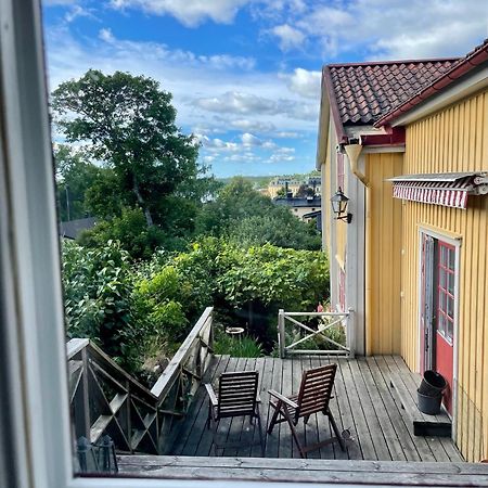 Gaesthus Med Utsikt Oever Drottningholms Slott Extérieur photo