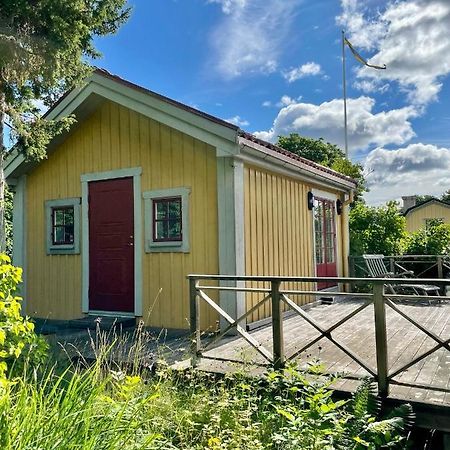 Gaesthus Med Utsikt Oever Drottningholms Slott Extérieur photo