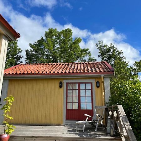 Gaesthus Med Utsikt Oever Drottningholms Slott Extérieur photo