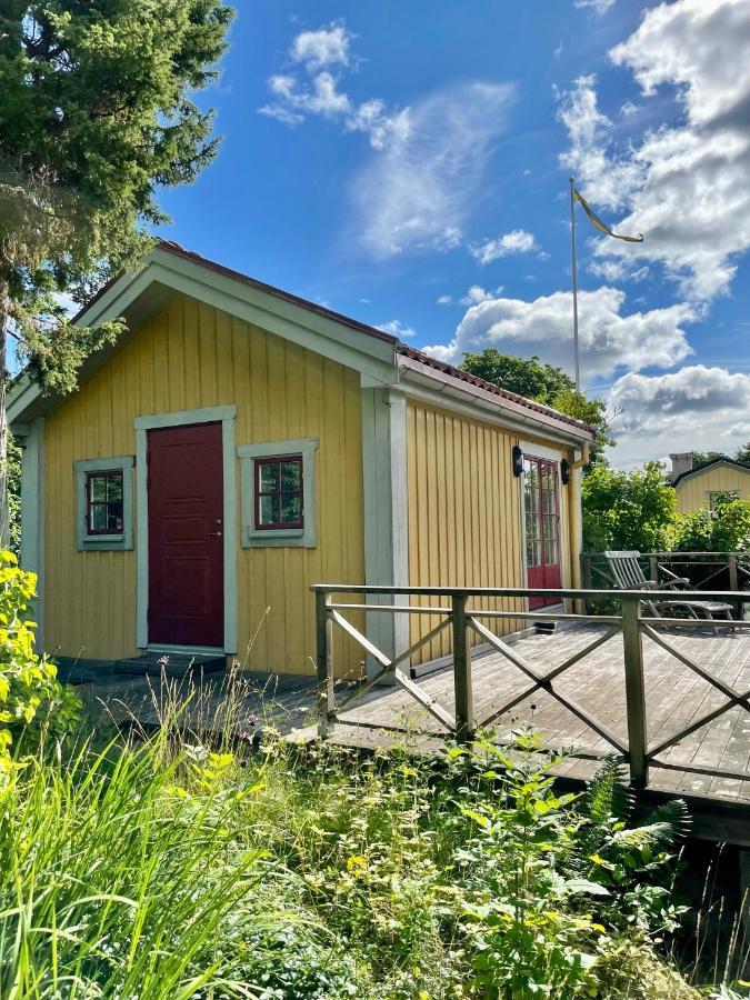 Gaesthus Med Utsikt Oever Drottningholms Slott Extérieur photo
